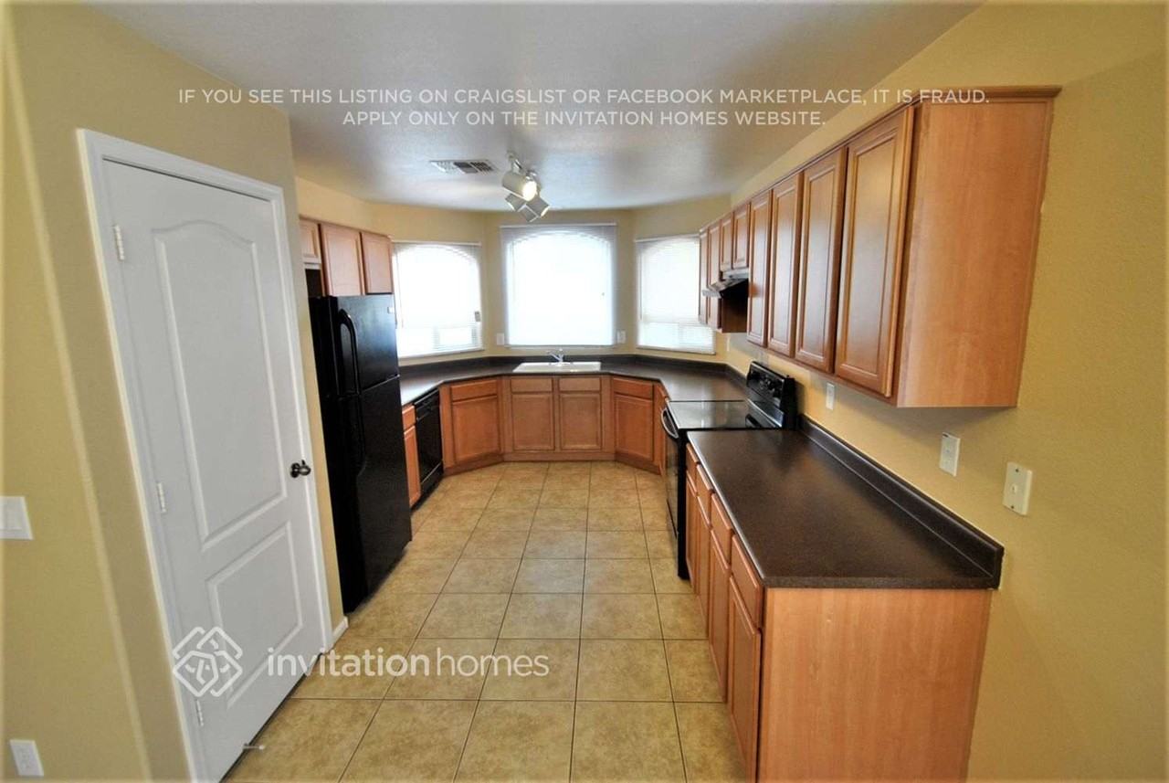 15785 W Latham St - Photo 2 of 5