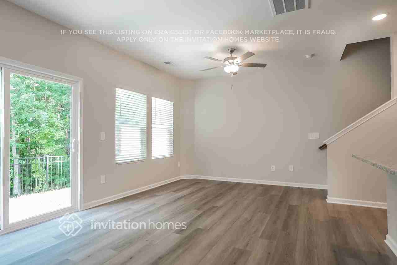 802 Holiday Park Ln - Photo 5 of 27