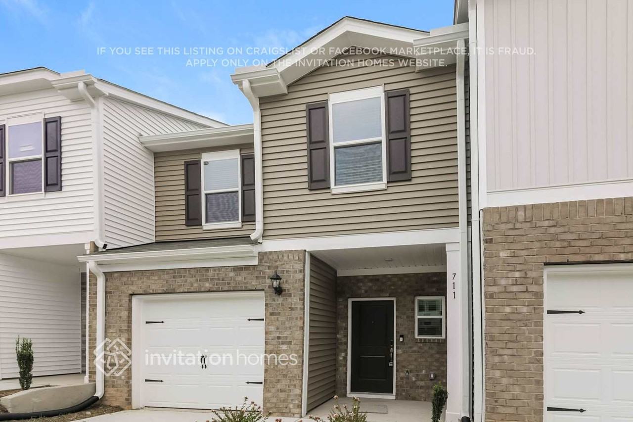 711 Hilton Park Loop - Photo 2 of 20