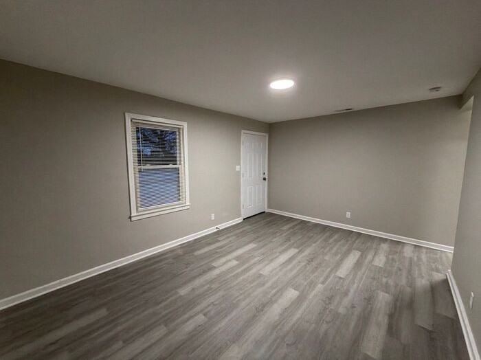 3031 Linwood Ave - Photo 2 of 14