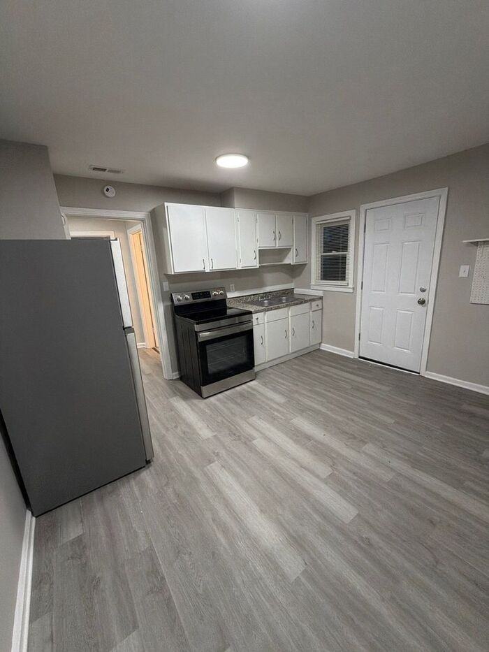 3031 Linwood Ave - Photo 6 of 14