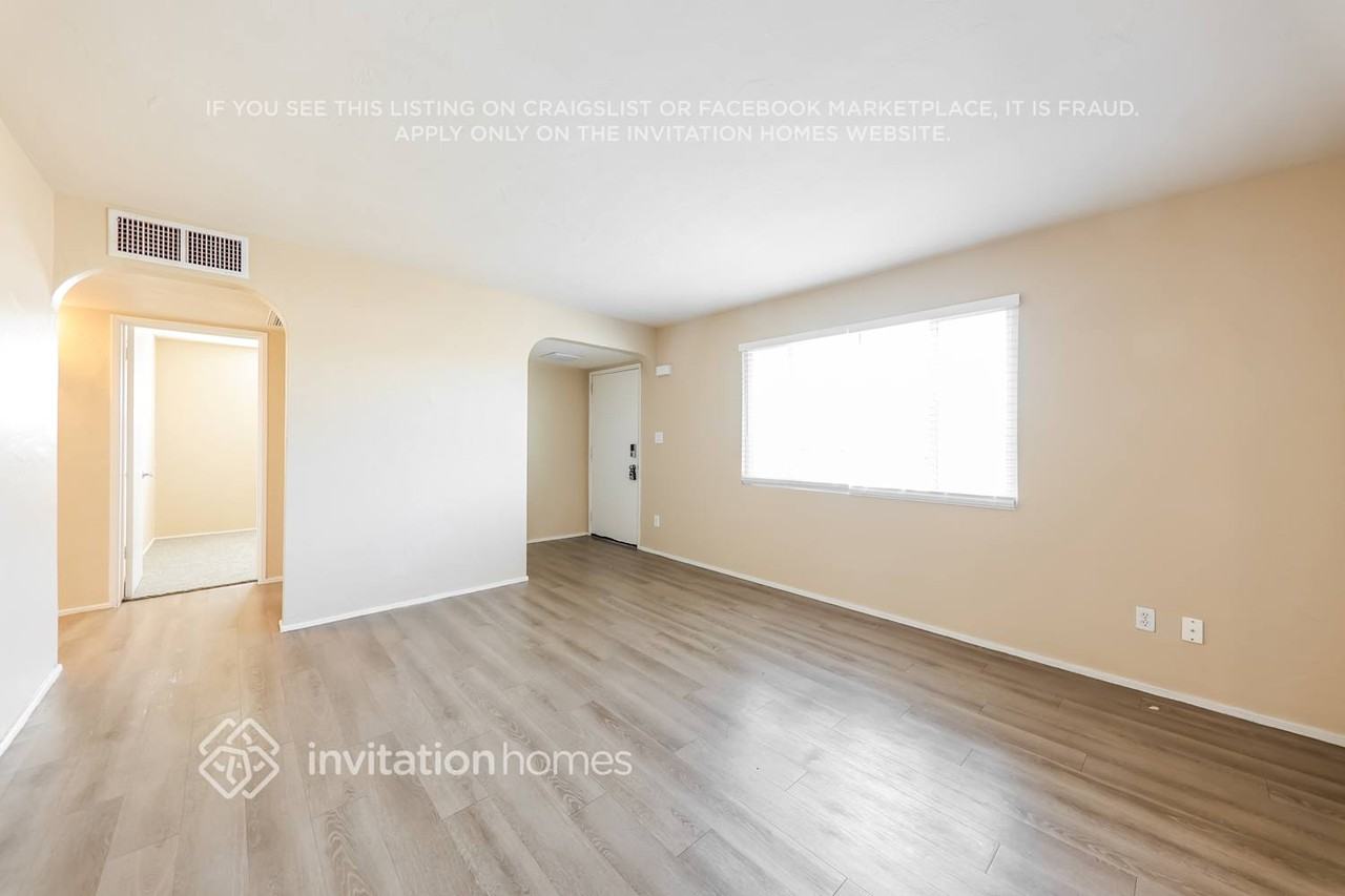 3026 W Lawrence Ln - Photo 3 of 17