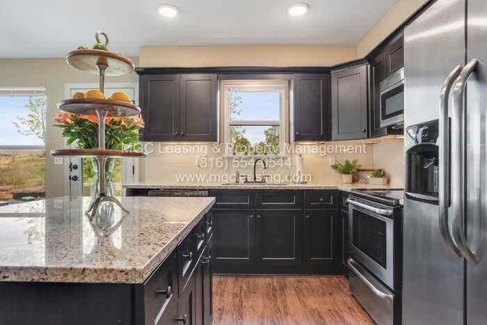 9348 N Main St - Photo 2 of 22