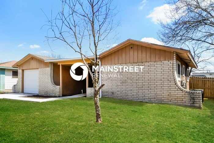 13406 Chesterton Dr - Photo 2 of 16