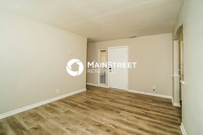 13406 Chesterton Dr - Photo 4 of 16