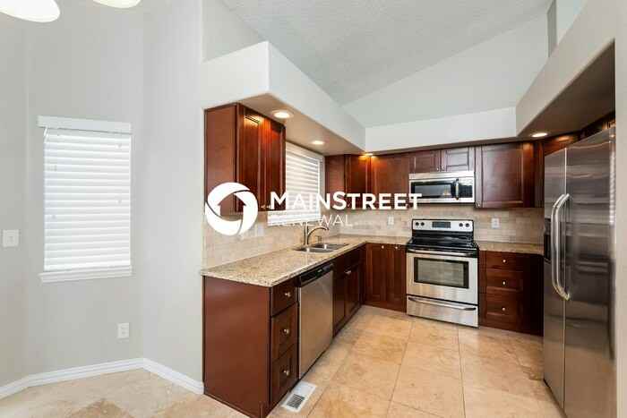 18557 E Hamilton Dr - Photo 5 of 18