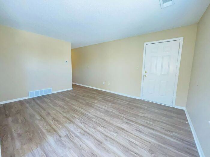 1570 E 125th St #F - Photo 7 of 13