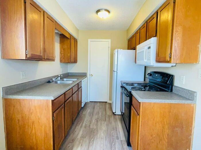 1570 E 125th St #F - Photo 3 of 13