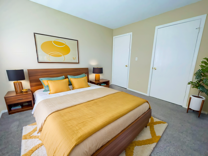 1570 E 125th St #F - Photo 4 of 13