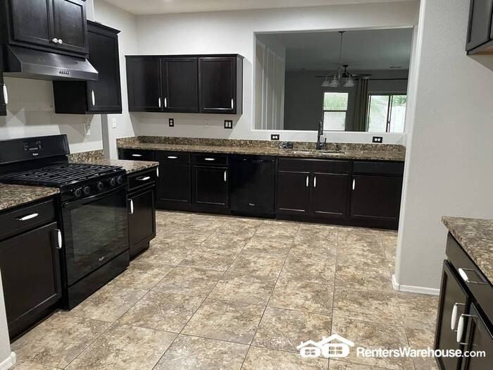 10802 W Saddlehorn Rd - Photo 7 of 21