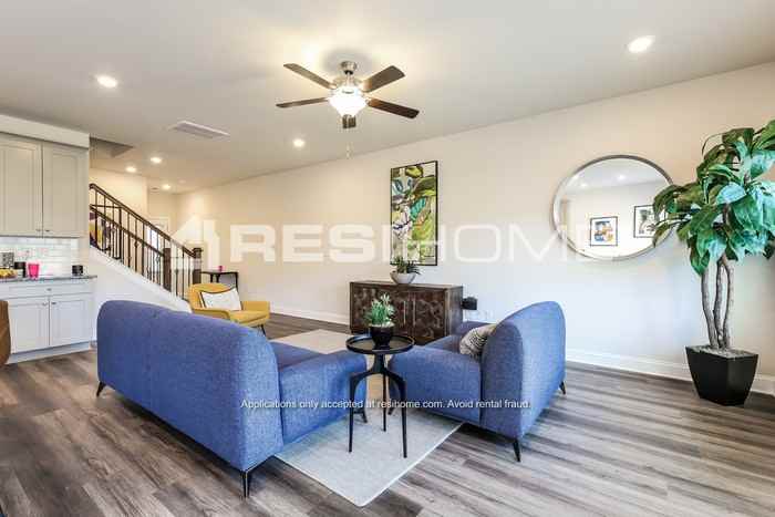 223 Aurora Ln - Photo 7 of 19