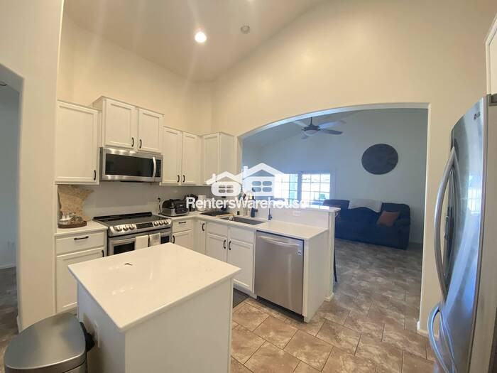 21501 N Davis Way - Photo 6 of 16