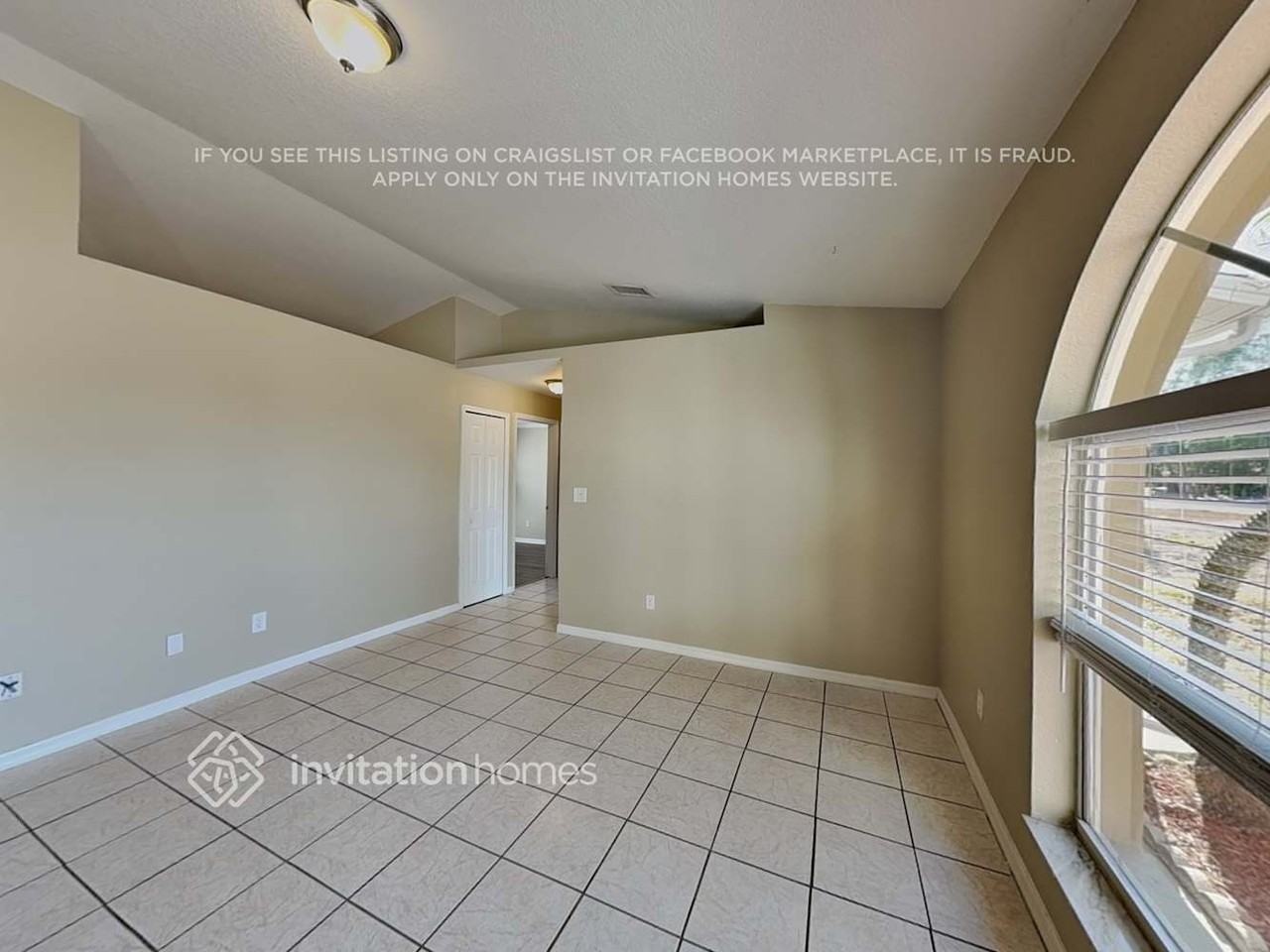 2252 S Chamberlain Blvd - Photo 3 of 20