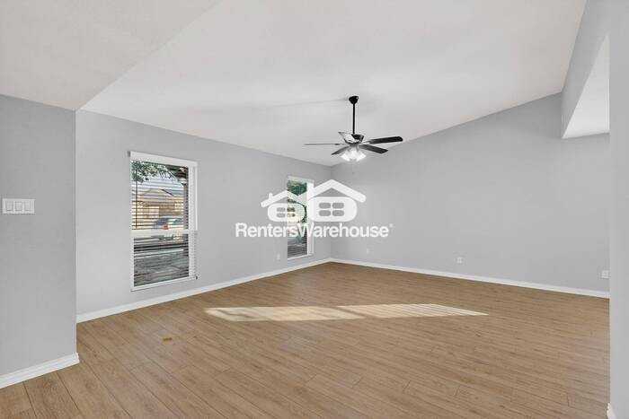 5621 Truitt St - Photo 7 of 42