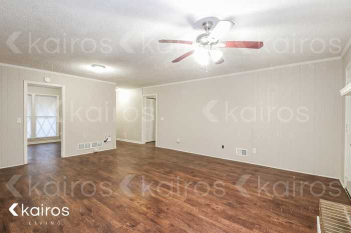 340 Carterhill Dr - Photo 5 of 16