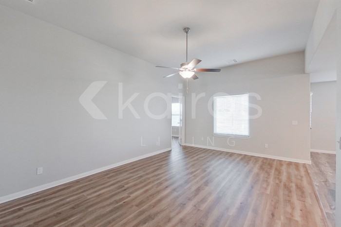 713 St James Pl - Photo 4 of 23