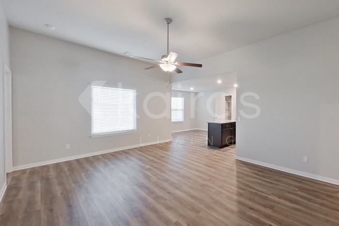 713 St James Pl - Photo 5 of 23