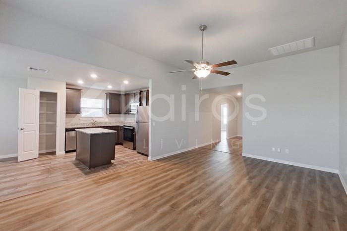 713 St James Pl - Photo 6 of 23