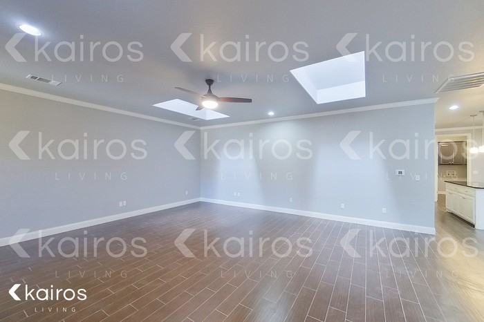 7308 Mosley St - Photo 4 of 30