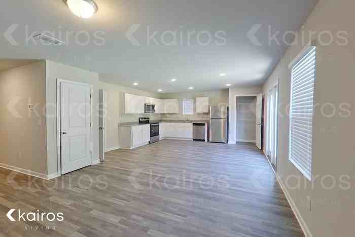 243 Hawthorn Trl - Photo 2 of 22