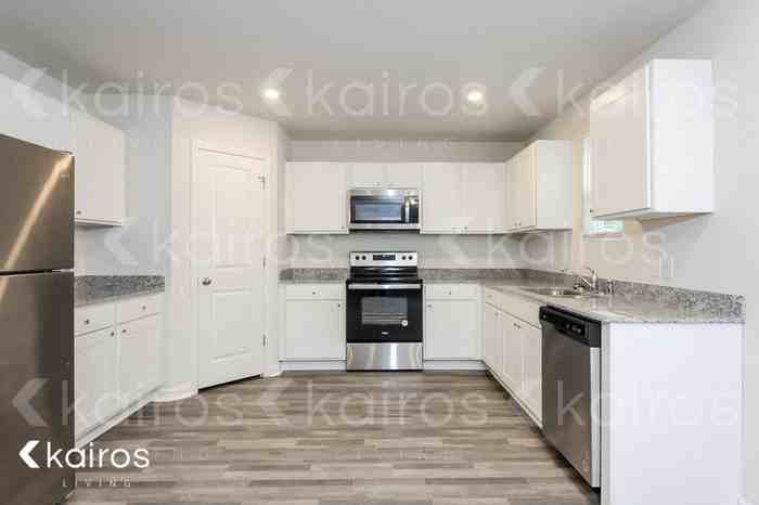 2639 Provence Dr Se - Photo 2 of 5