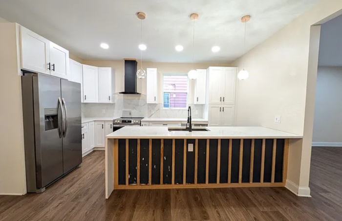 1911 Corning Ave - Photo 3 of 14