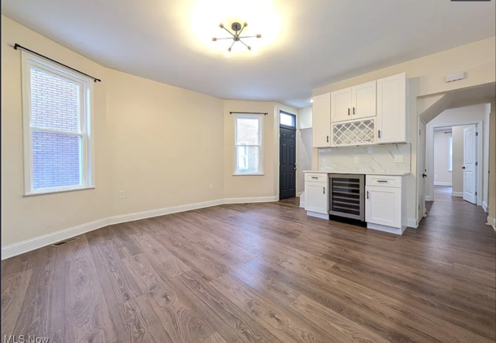 1911 Corning Ave - Photo 4 of 14