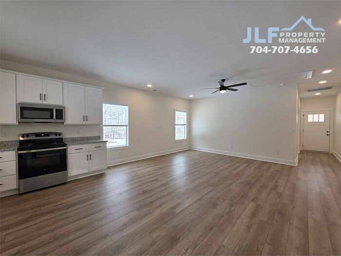 126 Heath St - Photo 3 of 16