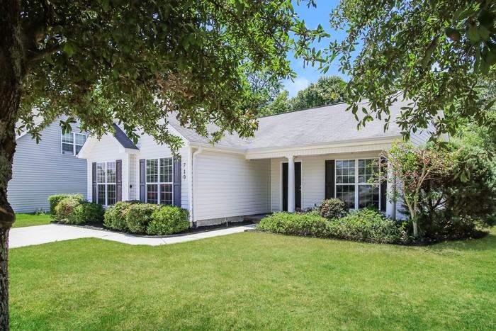 710 Keyes Dr - Photo 3 of 12