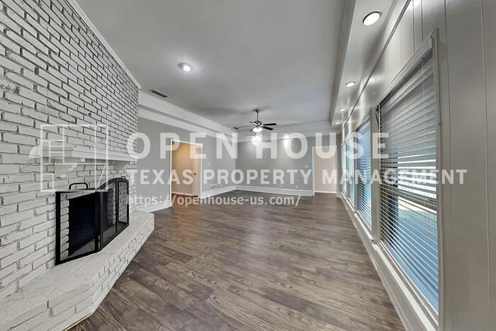 2116 Hondo Dr - Photo 4 of 26