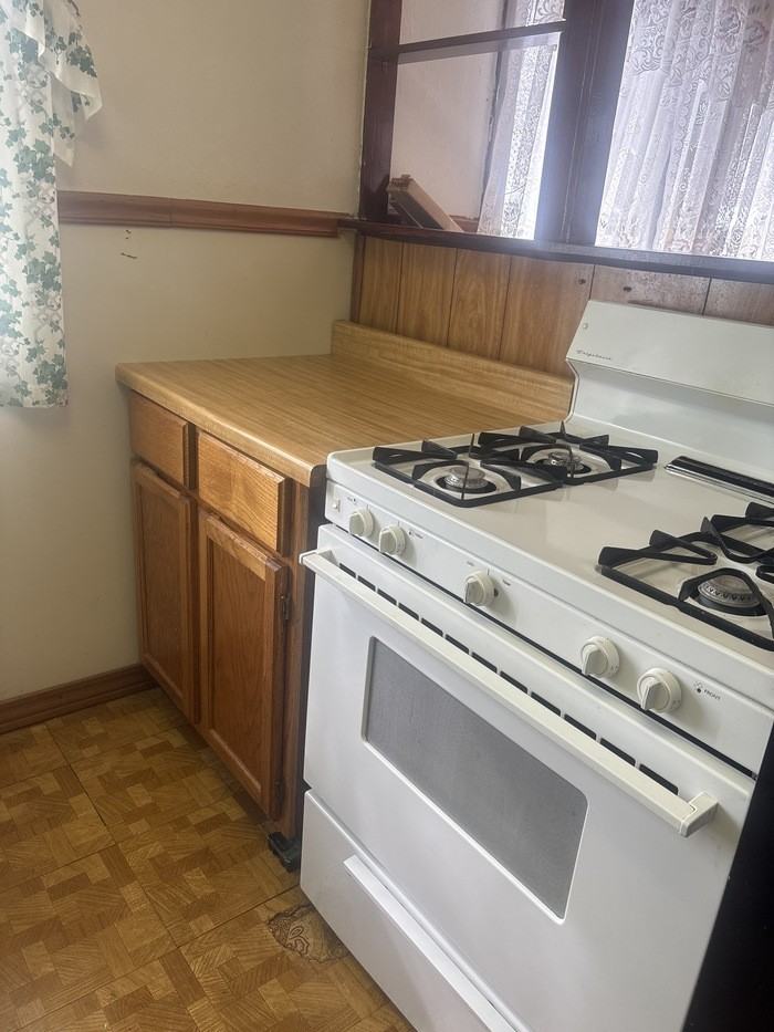 2836 Niagara St - Photo 4 of 11