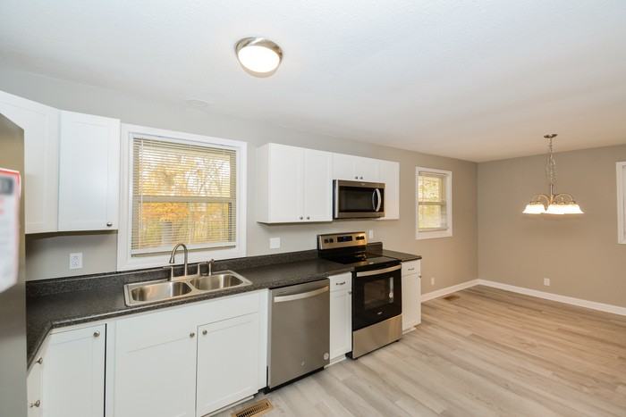 2829 Thrush Dr - Photo 5 of 11