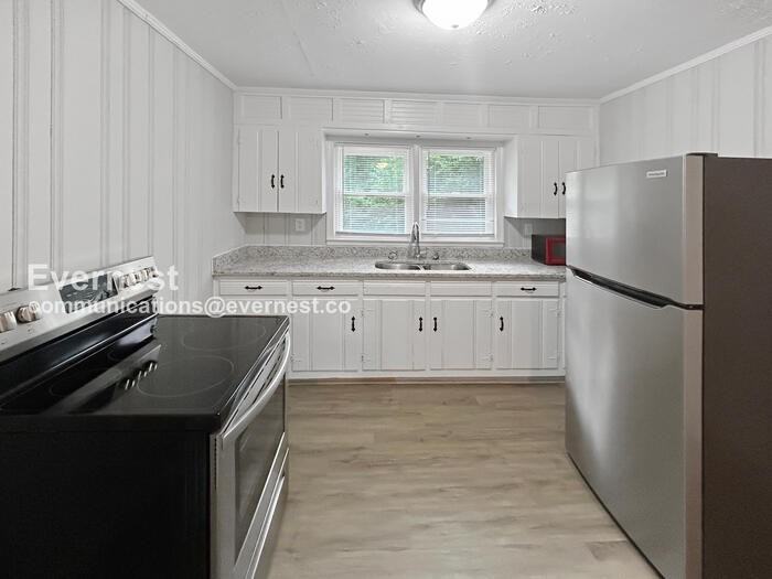 1228 S Madison Ave - Photo 3 of 14