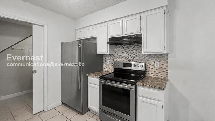 900 Taulbee Ln #106 - Photo 2 of 16