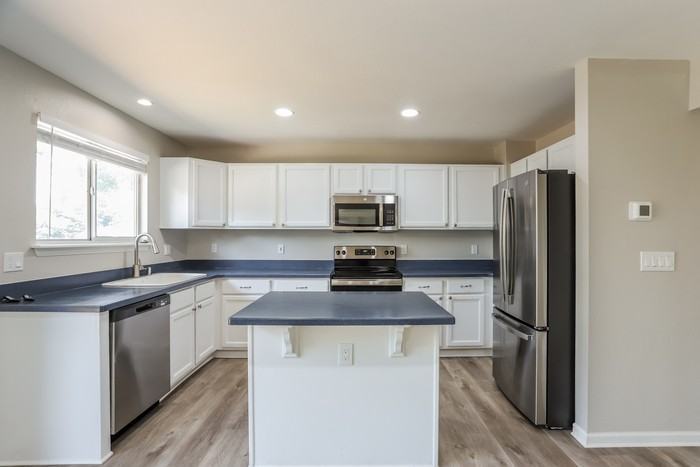 11183 Latigo Ln - Photo 7 of 17