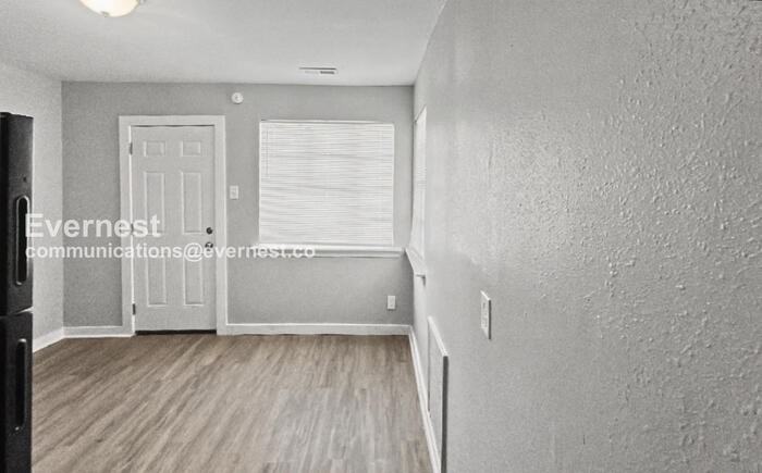 1012 4th Ave W #2 - Photo 3 of 16