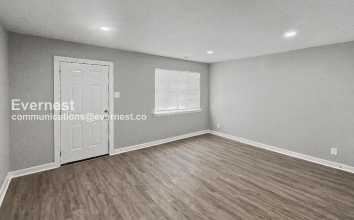 1012 4th Ave W #2 - Photo 4 of 16