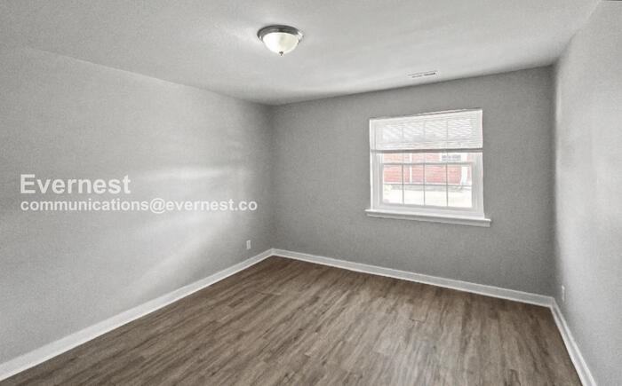 1012 4th Ave W #2 - Photo 6 of 16