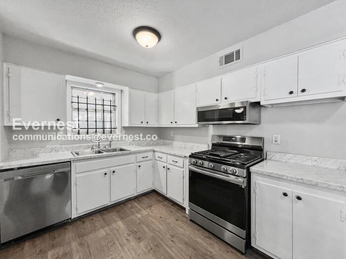 3484 Naylor Dr - Photo 3 of 28