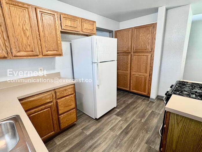 1327 S Lawton Ave #1 - Photo 4 of 28