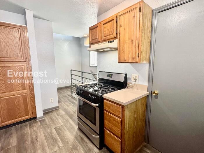 1327 S Lawton Ave #1 - Photo 5 of 28