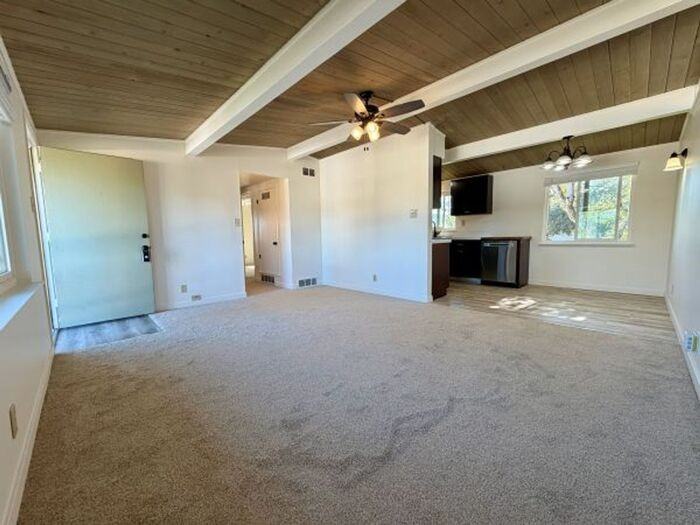 753 Rosemont Ave - Photo 4 of 15