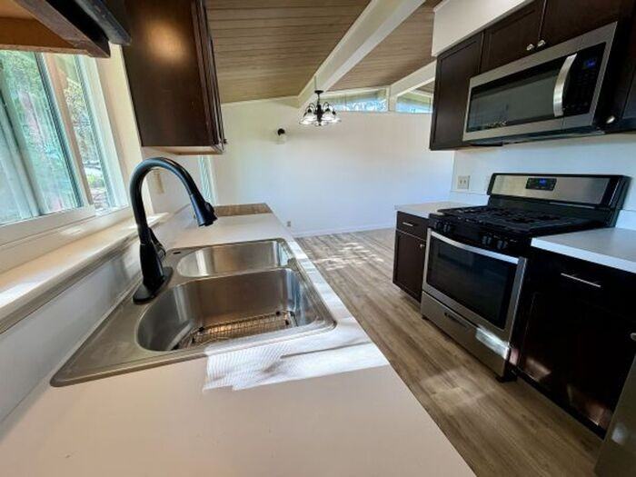 753 Rosemont Ave - Photo 7 of 15