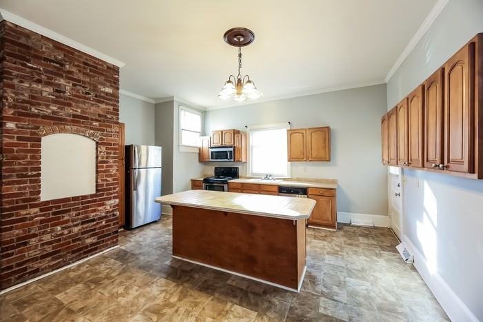 212 Irby Ave - Photo 5 of 11