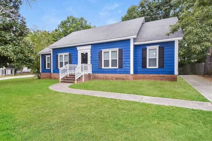 1613 Chadford Rd - Photo 3 of 12