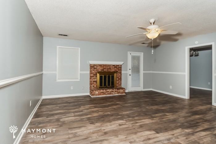 1613 Chadford Rd - Photo 4 of 12