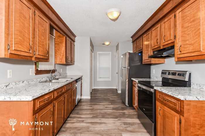 1613 Chadford Rd - Photo 5 of 12