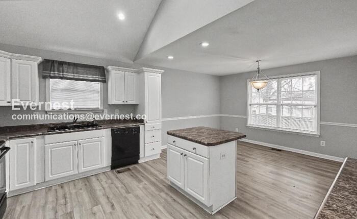 1101 Joseph Ave - Photo 5 of 28