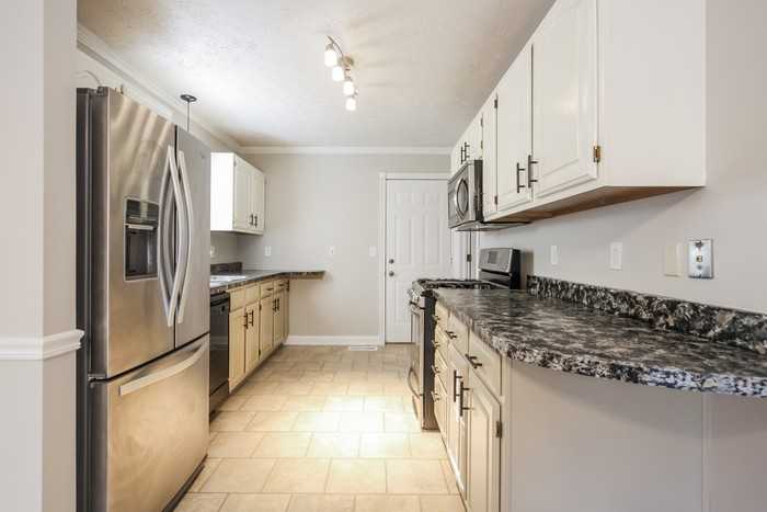 667 Aspen Ct - Photo 4 of 10