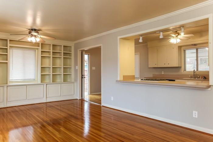 612 Hall Dr - Photo 4 of 12